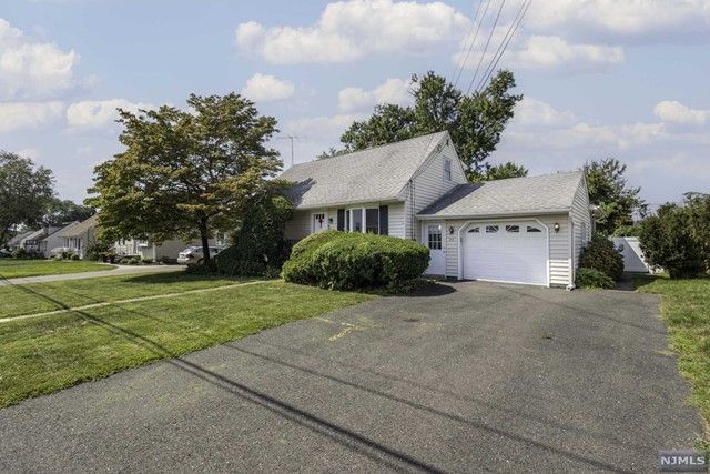 19 Giannone Road, Wayne, NJ 07470