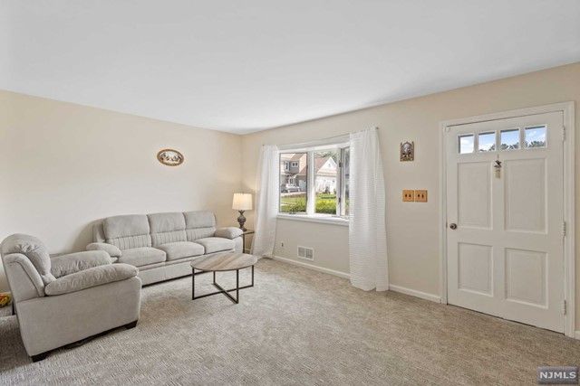 19 Giannone Road, Wayne, NJ 07470