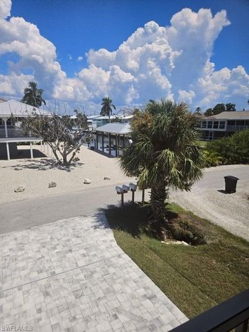 431 Lazy WAY, Fort Myers Beach, FL 33931