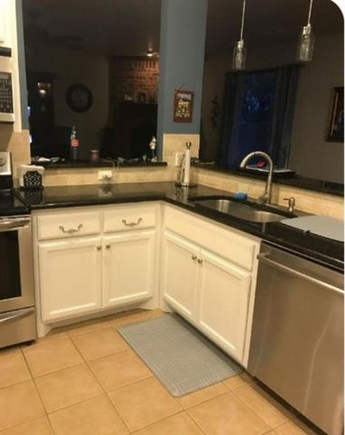 8039 Lindsay Lane, Edmond, OK 73025