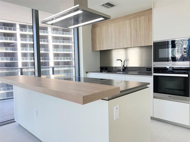 1000 Brickell Plz 2715, Miami, FL 33131