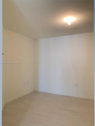 1000 Brickell Plz 2715, Miami, FL 33131