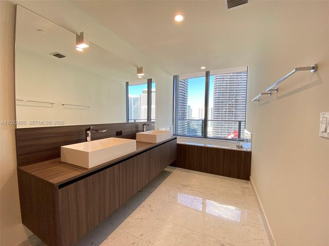 1000 Brickell Plz 2715, Miami, FL 33131