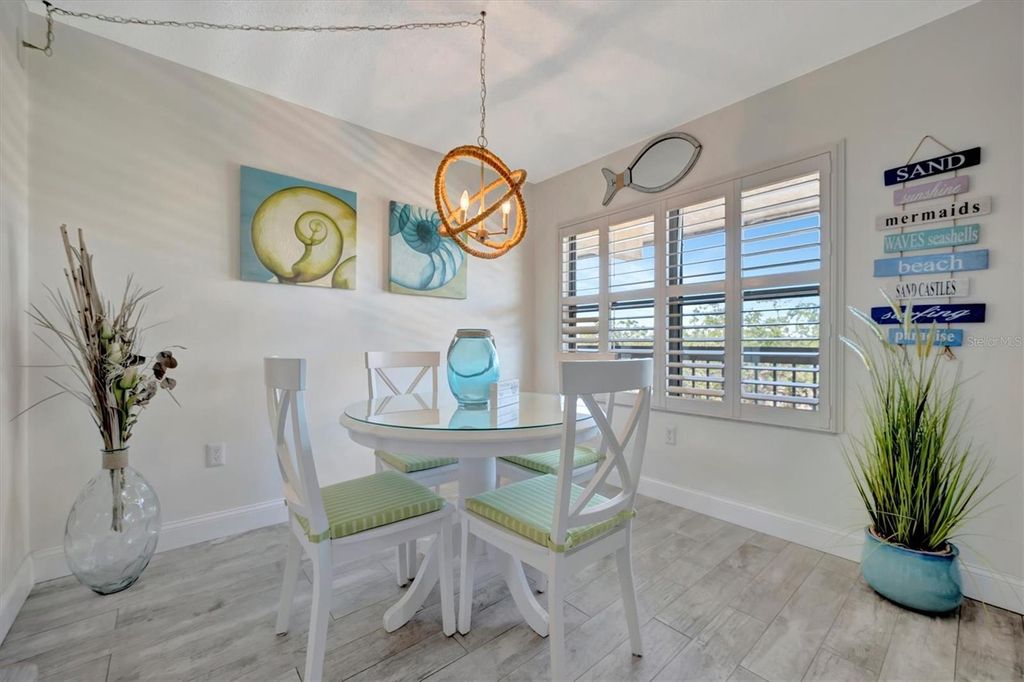 Image 11 of property listing at 625 30TH AVENUE W G408, Bradenton, FL 34205
