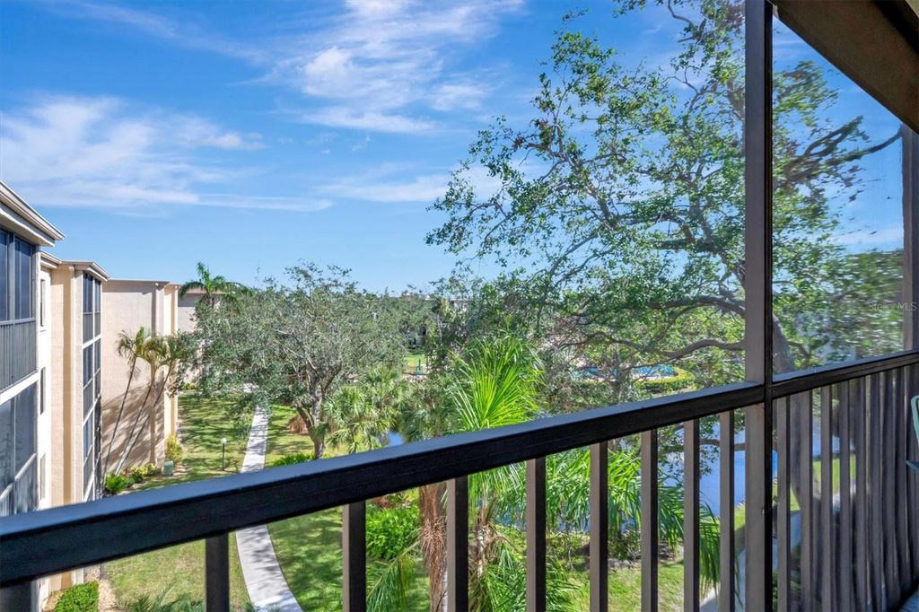 Image 22 of property listing at 625 30TH AVENUE W G408, Bradenton, FL 34205