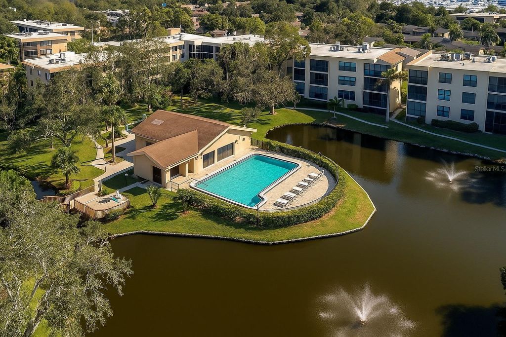 Image 31 of property listing at 625 30TH AVENUE W G408, Bradenton, FL 34205