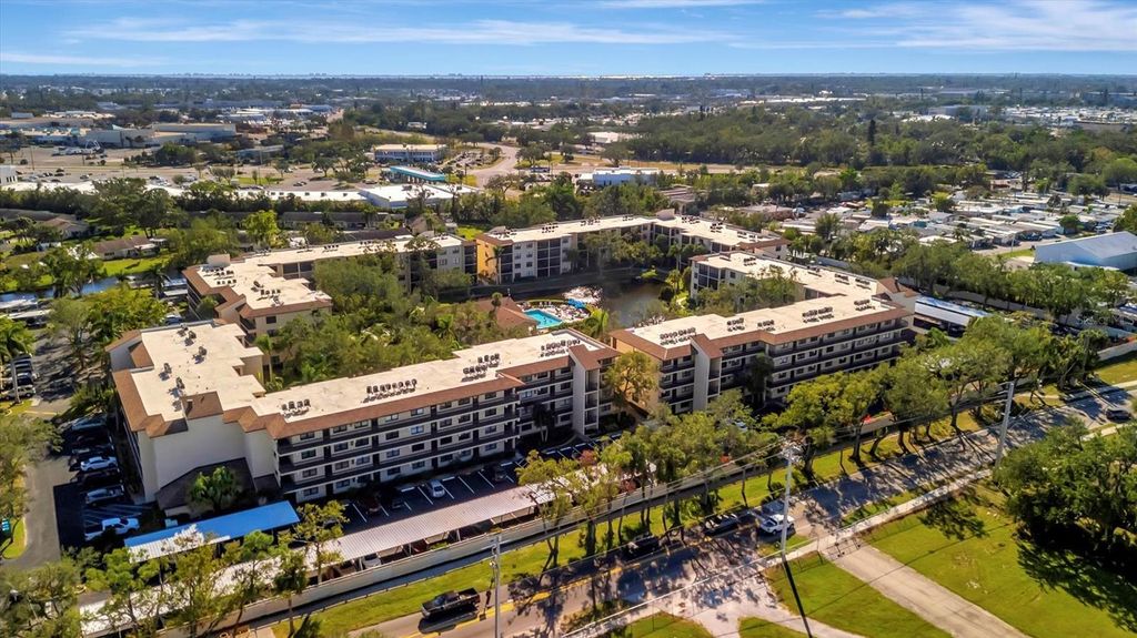Image 37 of property listing at 625 30TH AVENUE W G408, Bradenton, FL 34205