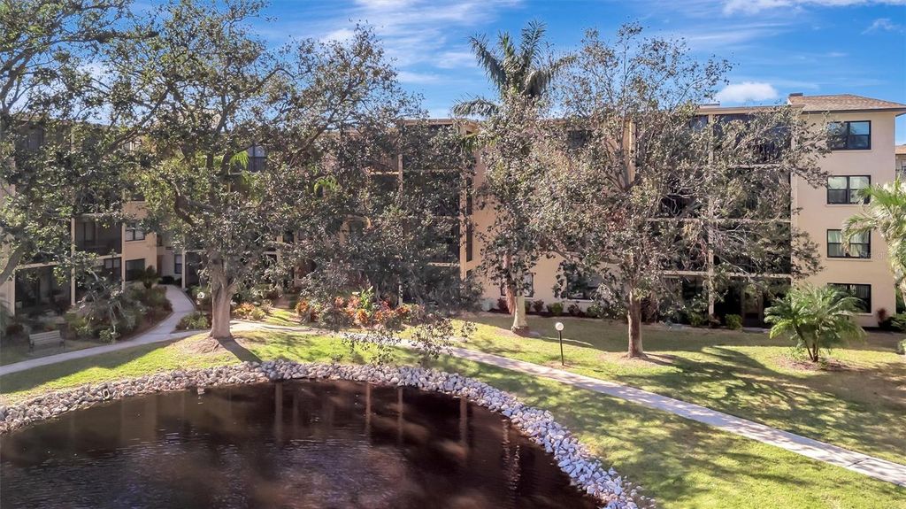 Image 49 of property listing at 625 30TH AVENUE W G408, Bradenton, FL 34205