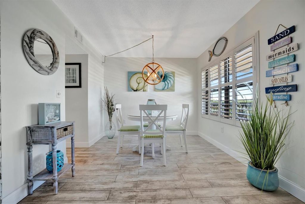 Image 10 of property listing at 625 30TH AVENUE W G408, Bradenton, FL 34205