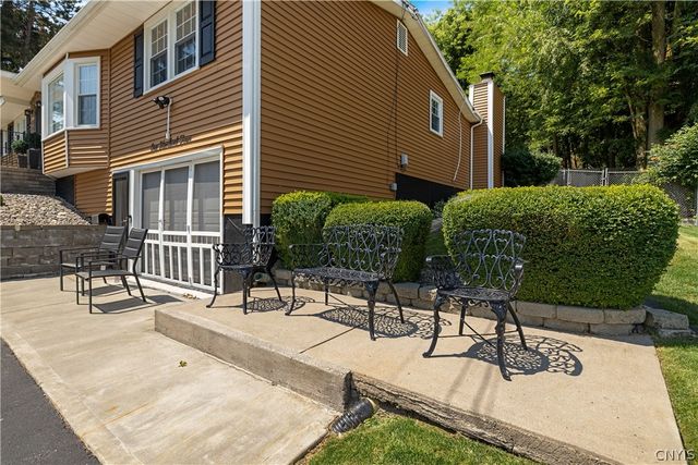104 Ivy Lane, Camillus, NY 13219