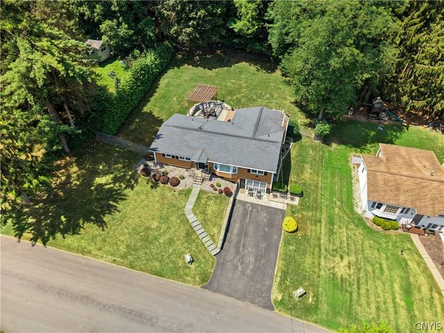 104 Ivy Lane, Camillus, NY 13219