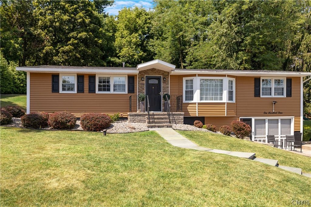 104 Ivy Lane, Camillus, NY 13219