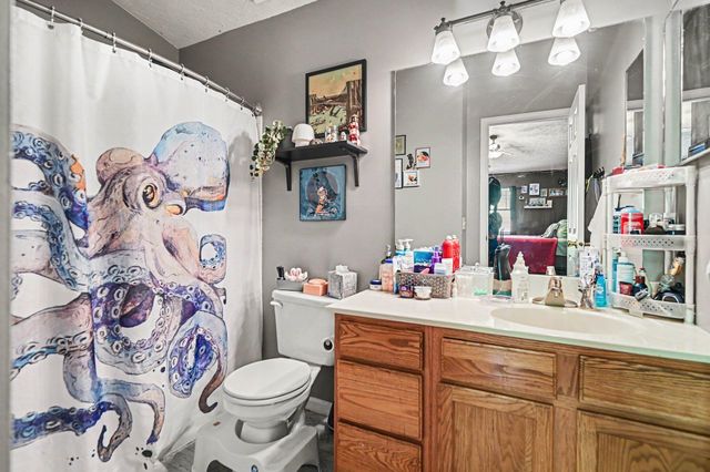 490 Lakeview Drive, 205, Newport, KY 41071