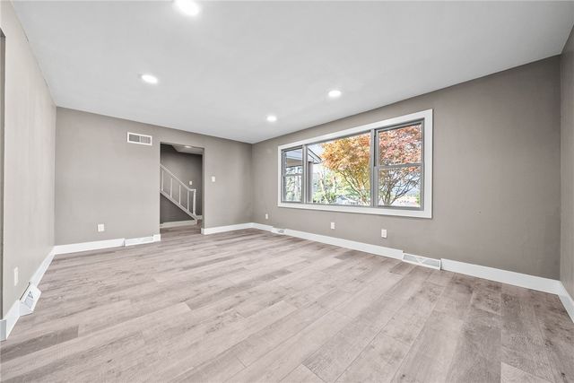 755 Massachusetts St, Ellwood City, PA 16117