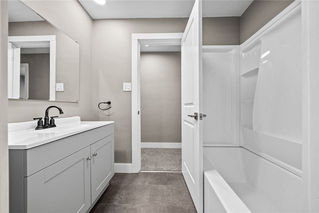 755 Massachusetts St, Ellwood City, PA 16117