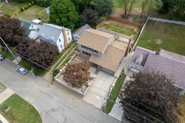 755 Massachusetts St, Ellwood City, PA 16117