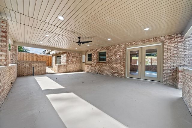 755 Massachusetts St, Ellwood City, PA 16117