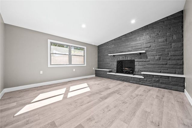 755 Massachusetts St, Ellwood City, PA 16117