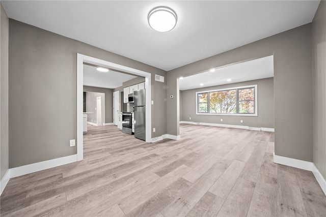 755 Massachusetts St, Ellwood City, PA 16117