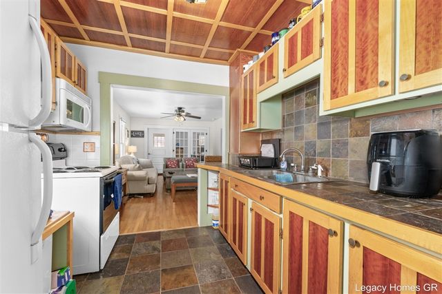 1002 St Joseph Street, South Haven, MI 49090