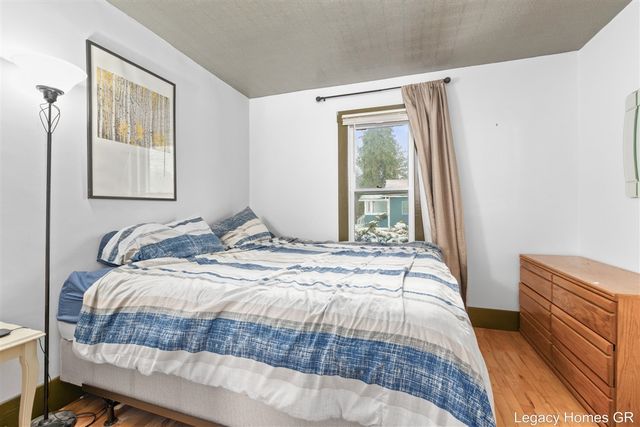 1002 St Joseph Street, South Haven, MI 49090