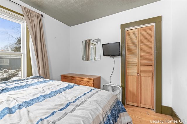 1002 St Joseph Street, South Haven, MI 49090