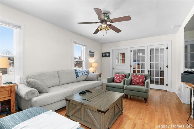 1002 St Joseph Street, South Haven, MI 49090