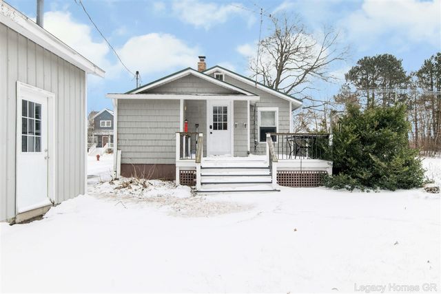 1002 St Joseph Street, South Haven, MI 49090