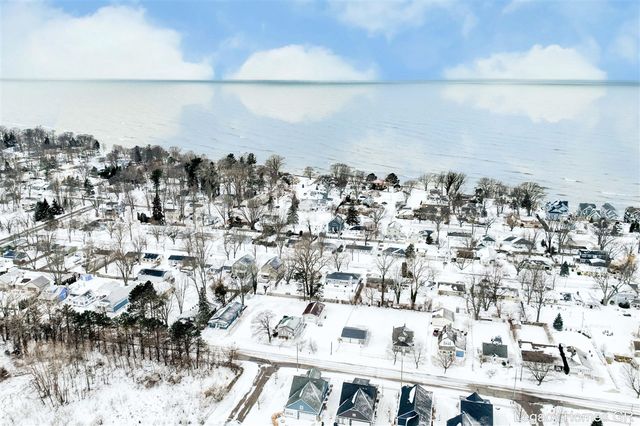 1002 St Joseph Street, South Haven, MI 49090