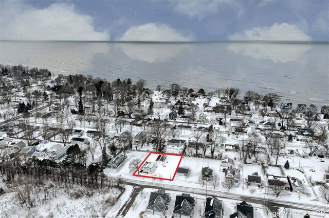 1002 St Joseph Street, South Haven, MI 49090