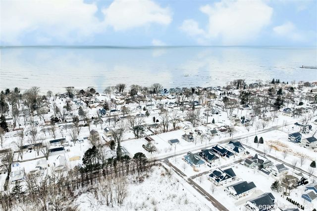 1002 St Joseph Street, South Haven, MI 49090