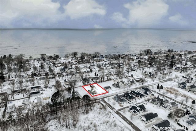 1002 St Joseph Street, South Haven, MI 49090