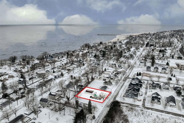 1002 St Joseph Street, South Haven, MI 49090