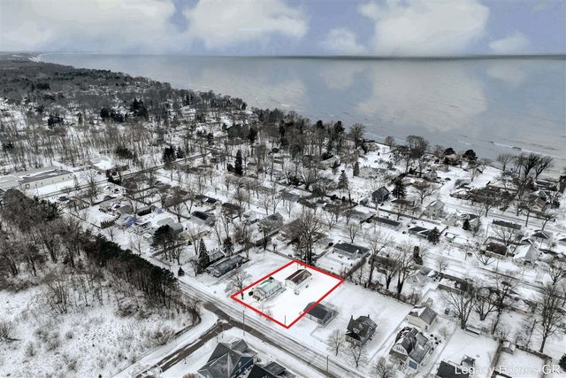 1002 St Joseph Street, South Haven, MI 49090