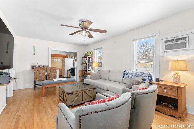 1002 St Joseph Street, South Haven, MI 49090