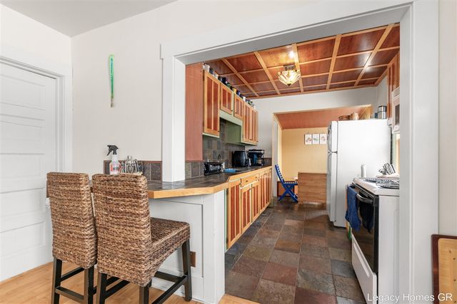 1002 St Joseph Street, South Haven, MI 49090