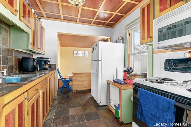 1002 St Joseph Street, South Haven, MI 49090