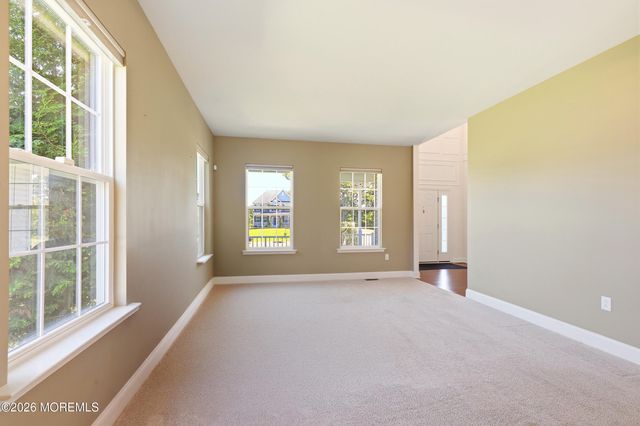 10 Colliers Court, Jackson, NJ 08527
