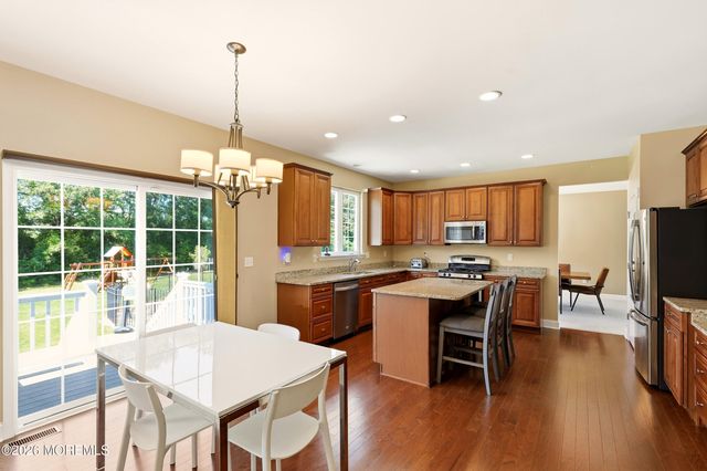 10 Colliers Court, Jackson, NJ 08527