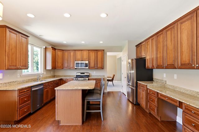 10 Colliers Court, Jackson, NJ 08527