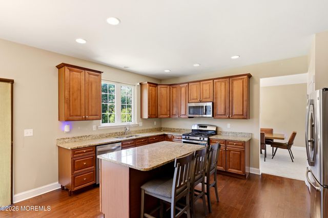 10 Colliers Court, Jackson, NJ 08527