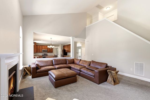 10 Colliers Court, Jackson, NJ 08527