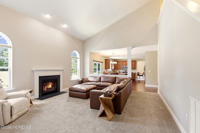 10 Colliers Court, Jackson, NJ 08527