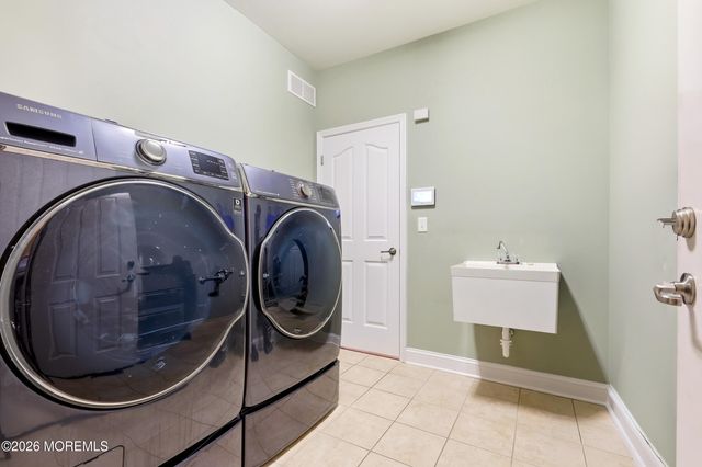 10 Colliers Court, Jackson, NJ 08527