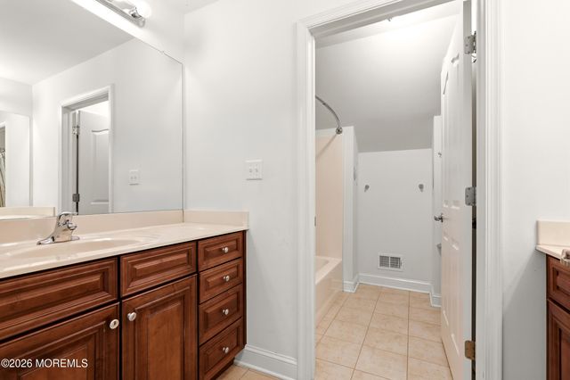 10 Colliers Court, Jackson, NJ 08527