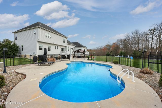 10 Colliers Court, Jackson, NJ 08527