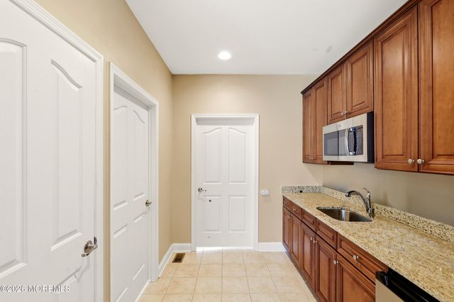 10 Colliers Court, Jackson, NJ 08527