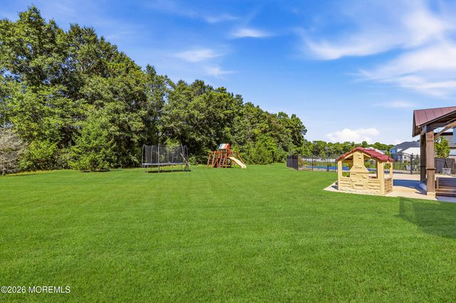 10 Colliers Court, Jackson, NJ 08527