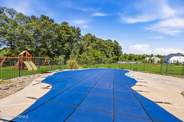 10 Colliers Court, Jackson, NJ 08527