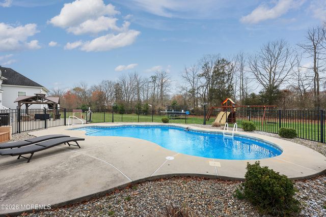 10 Colliers Court, Jackson, NJ 08527